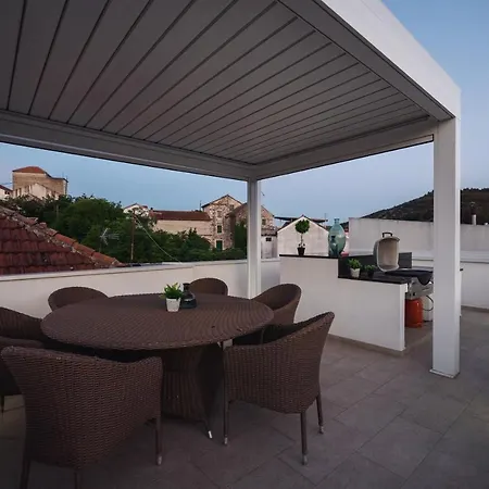 Rooftop Views On Bay *